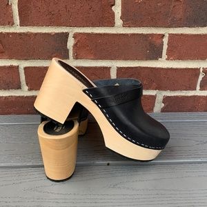 Like new Swedish Hasbeens Classic Clogs, 38/8